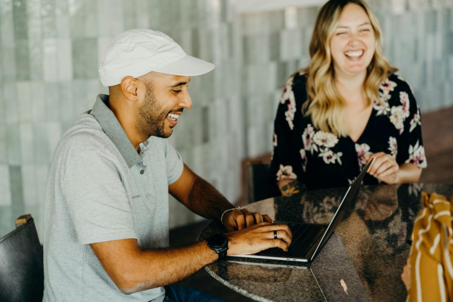 Apprenant analysant des données de référencement local